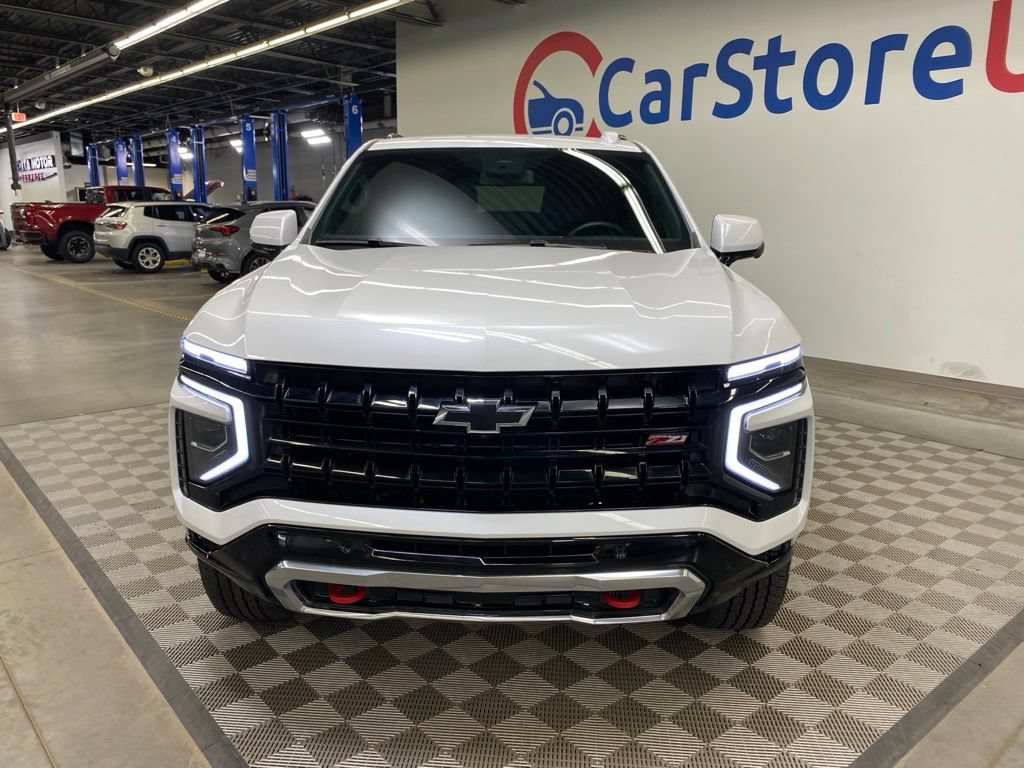 Used 2025 Chevrolet Suburban Z71 AWD/4WD image 3