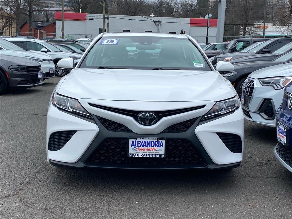 Used 2019 Toyota Camry SE image 6