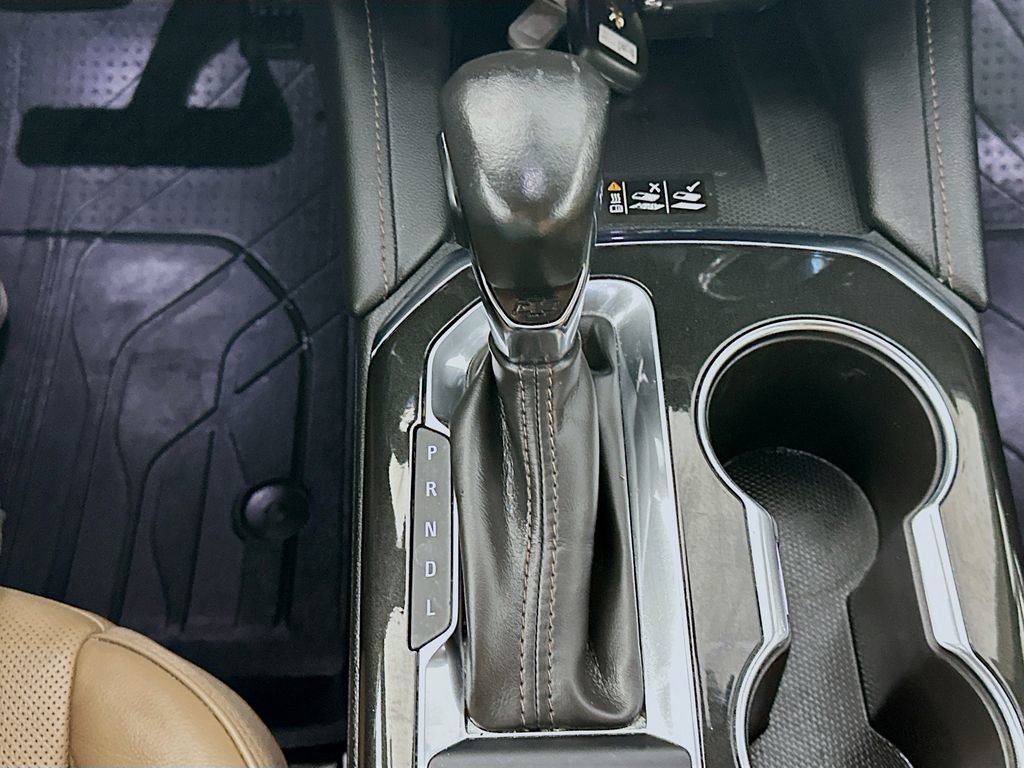 Used 2019 Chevrolet Blazer Premier w/ Driver Confidence II Package AWD/4WD image 16