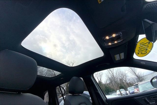 Used 2025 Mercedes-Benz GLB 250 4MATIC image 11