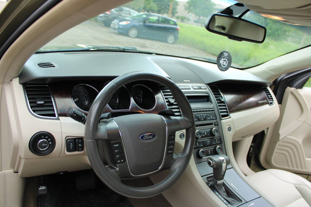 Used 2012 Ford Taurus SEL FWD image 16