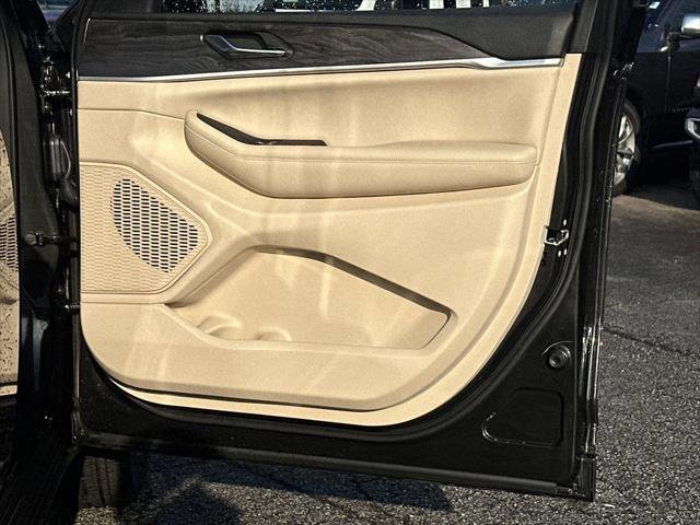 Certified 2023 Jeep Grand Cherokee L Limited w/ Trailer Tow Group (B) image 14