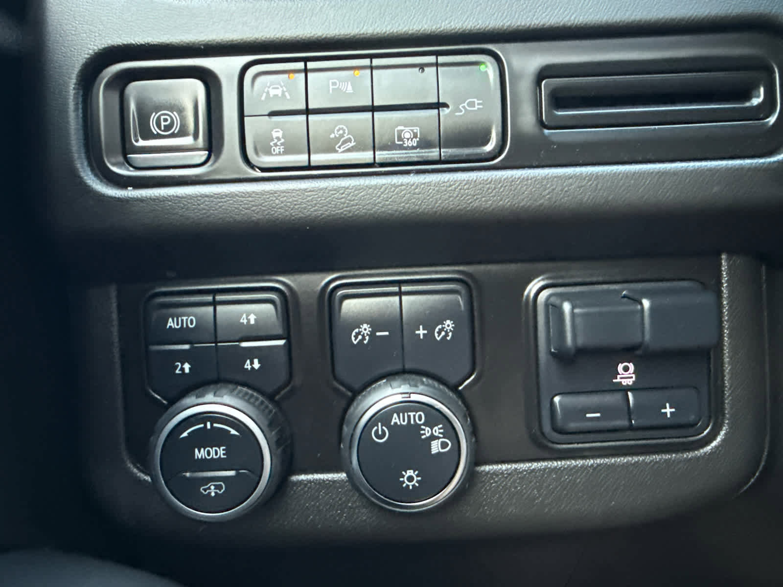 Used 2022 Chevrolet Tahoe Z71 w/ Z71 Off-Road Package image 20