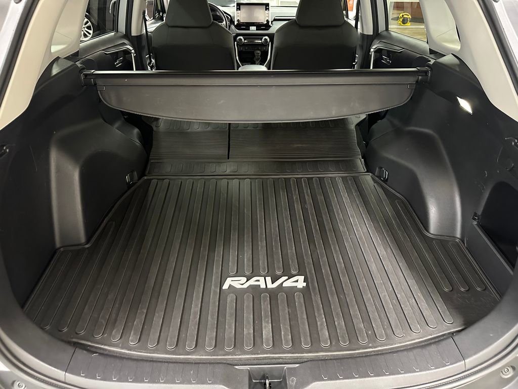 Used 2022 Toyota RAV4 XLE image 38