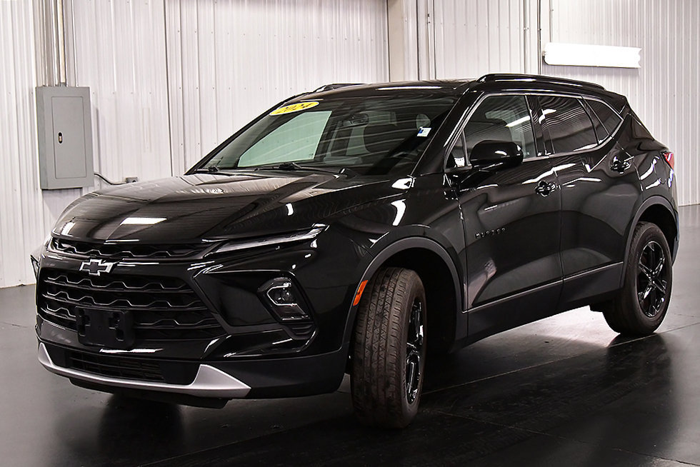 Used 2024 Chevrolet Blazer LT w/ Convenience Package AWD/4WD image 3