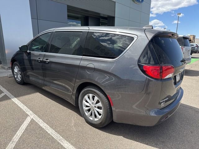 Used 2017 Chrysler Pacifica Touring w/ Tire & Wheel Group FWD image 7