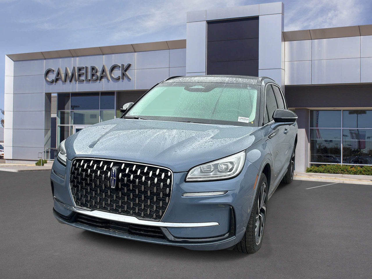 Used 2025 Lincoln Corsair Grand Touring w/ Equipment Group 301A AWD/4WD image 2
