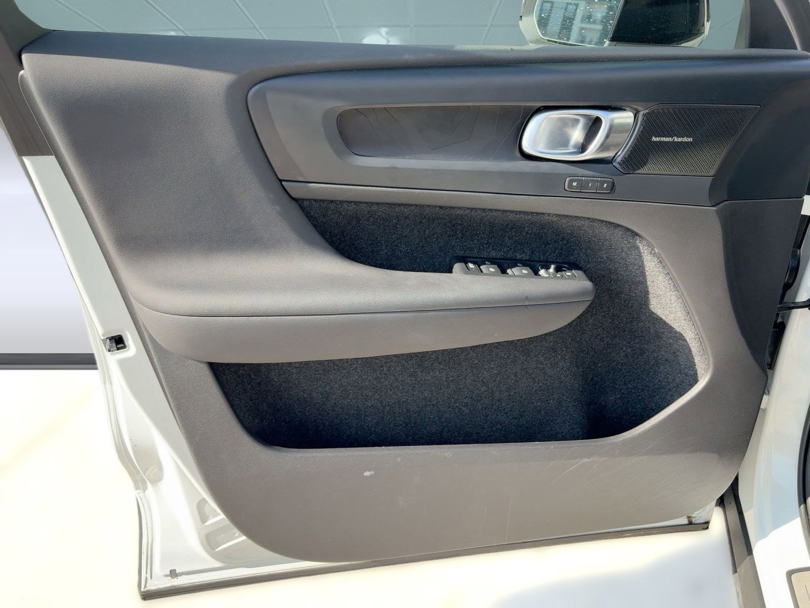 Certified 2023 Volvo XC40 Recharge Ultimate image 20