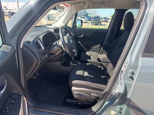Used 2017 Jeep Renegade Latitude w/ Cold Weather Group AWD/4WD image 9