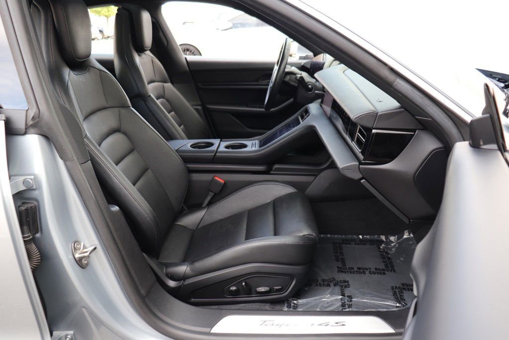 Used 2020 Porsche Taycan 4S image 33