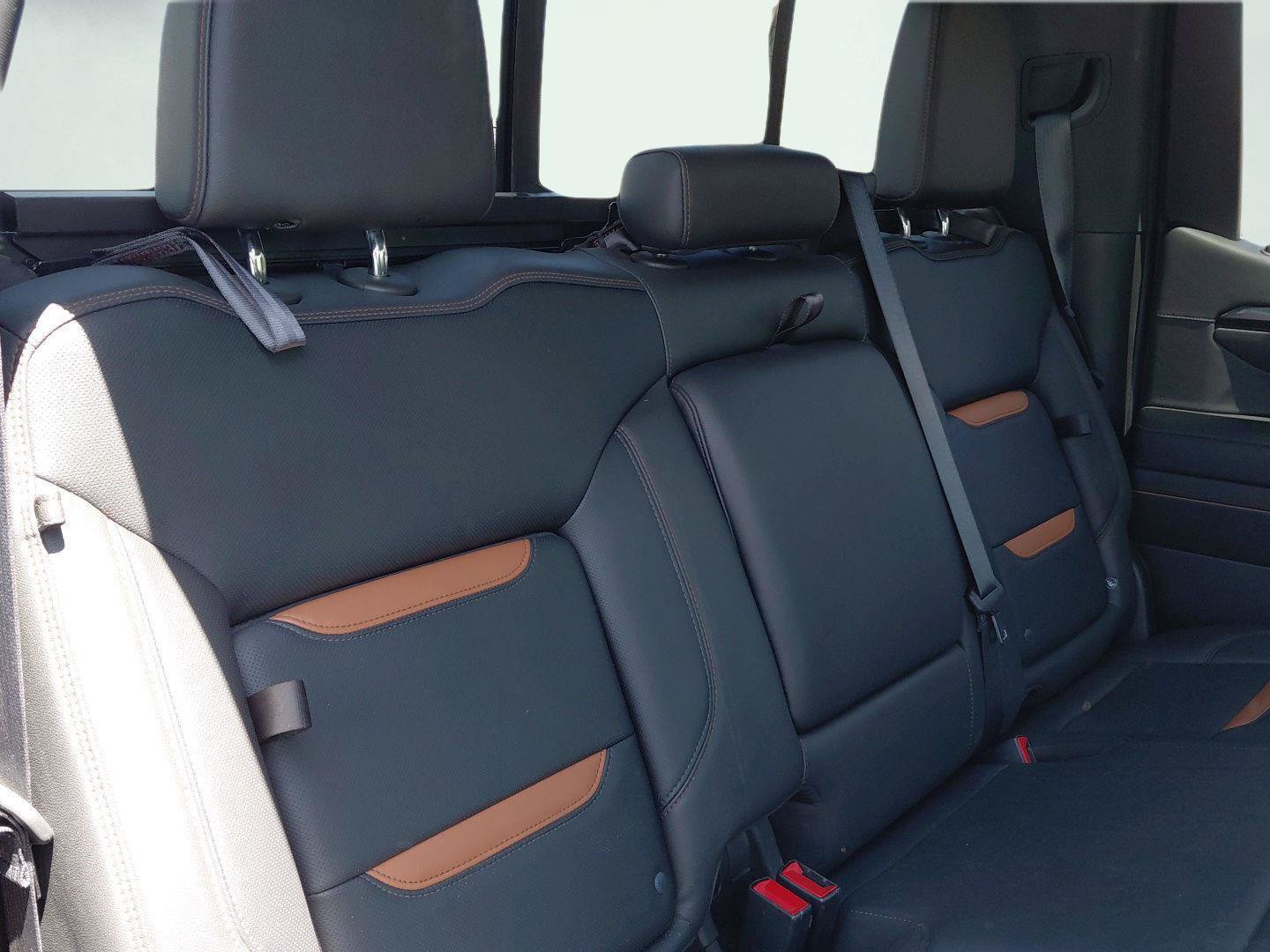 Used 2022 GMC Sierra 1500 AT4 w/ AT4 Premium Package AWD/4WD image 4