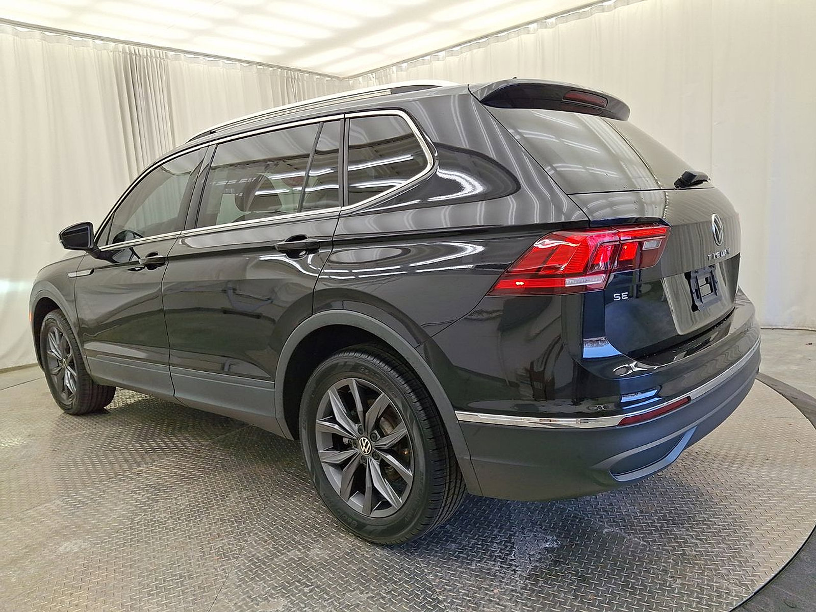 Used 2022 Volkswagen Tiguan SE image 22