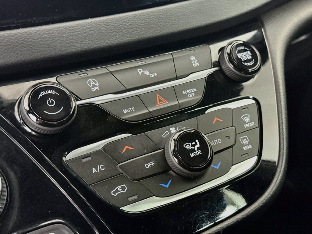 Used 2020 Chrysler Pacifica Touring w/ S Appearance Package FWD image 17