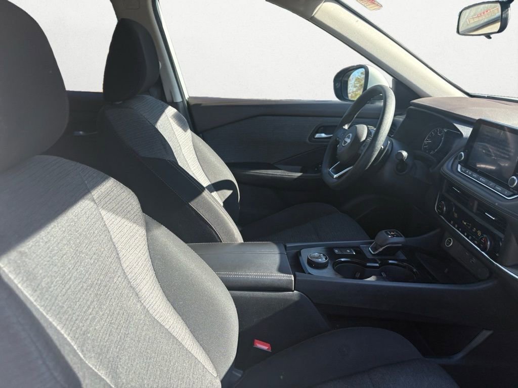 Used 2023 Nissan Rogue SV image 11