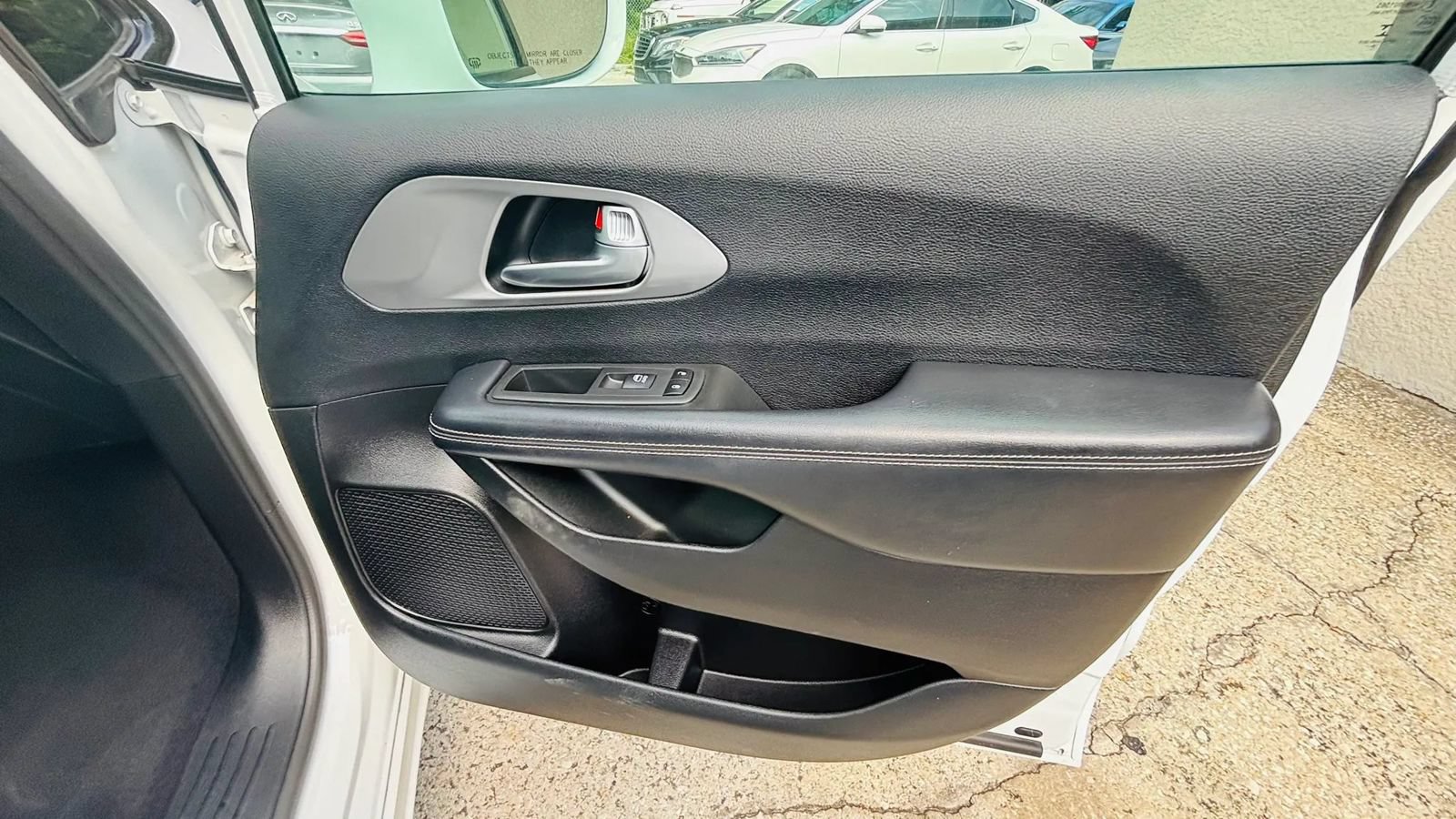 Used 2019 Chrysler Pacifica Touring-L Plus w/ S Appearance Package FWD image 14
