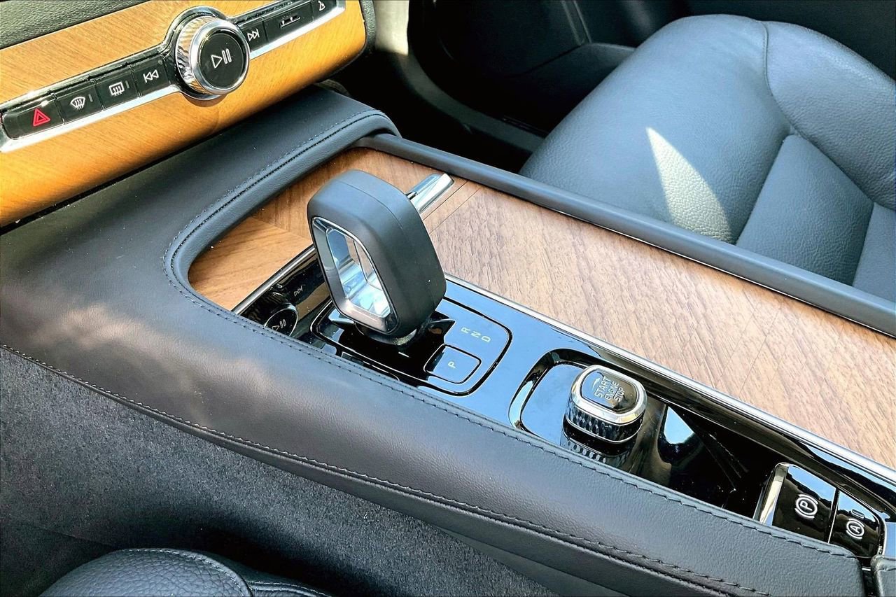 Used 2024 Volvo XC90 B5 Plus image 31