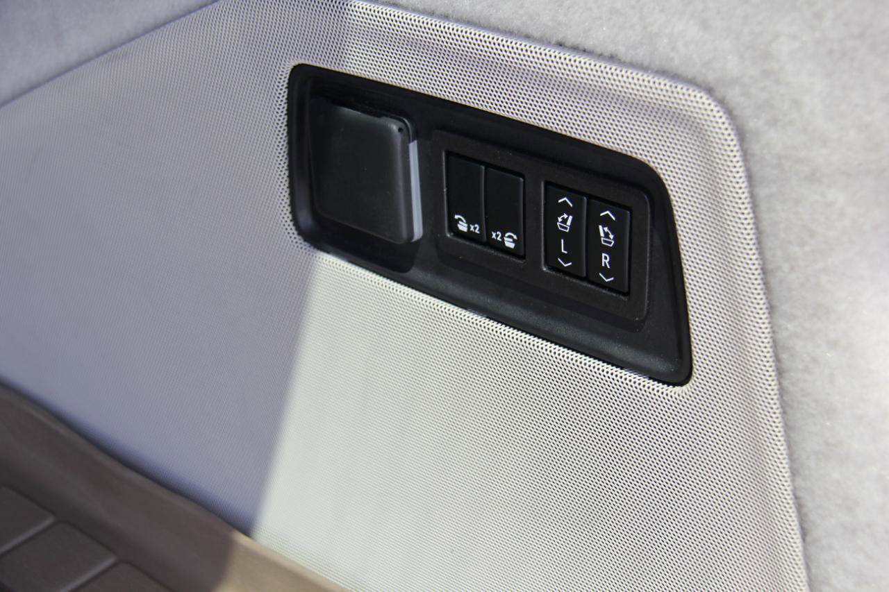 Used 2023 Cadillac Escalade ESV Sport Platinum AWD/4WD image 12