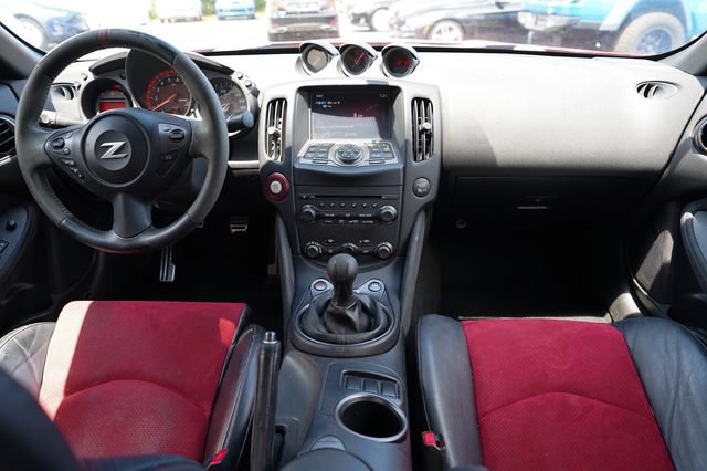 Used 2015 Nissan 370Z NISMO RWD image 2