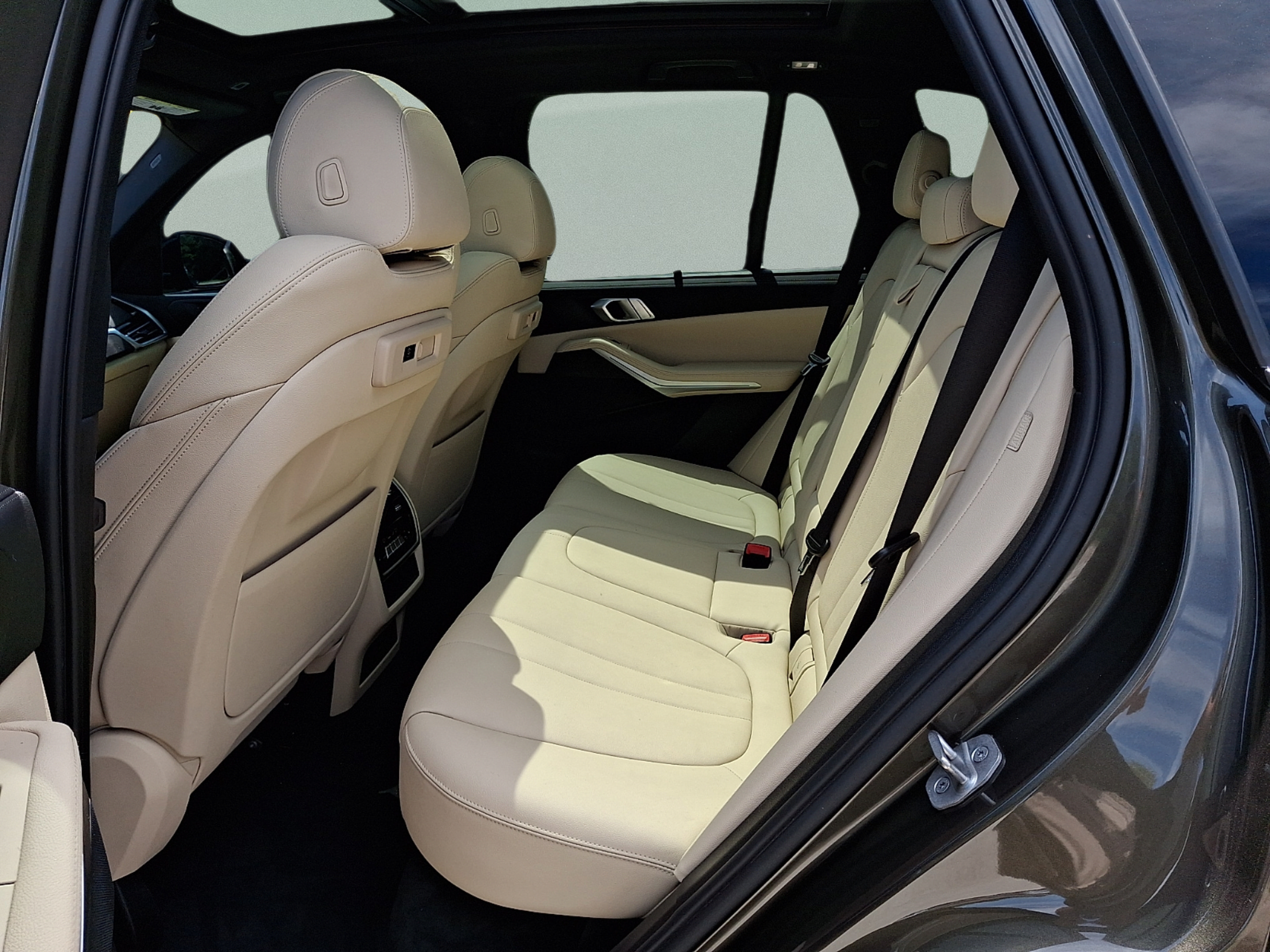 Used 2022 BMW X5 xDrive40i w/ Executive Package AWD/4WD image 8