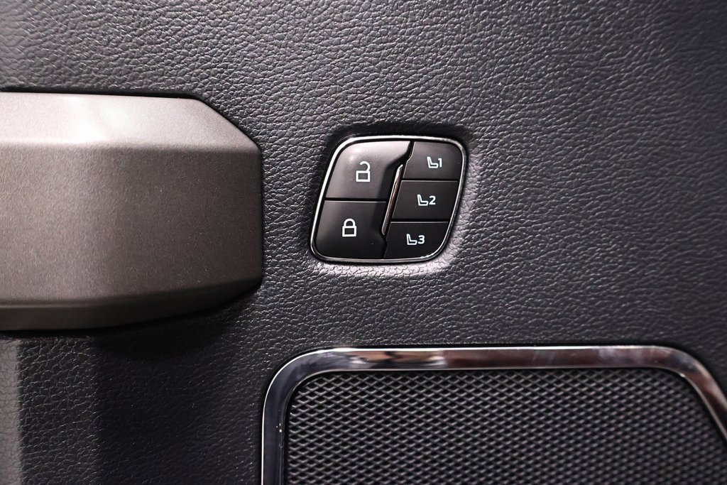 Used 2022 Ford F450 Platinum w/ FX4 Off-Road Package image 13