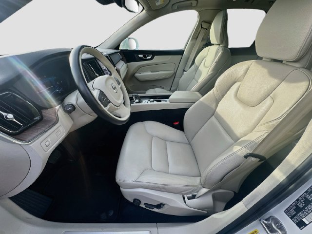 Used 2022 Volvo XC60 B5 Momentum AWD/4WD image 22