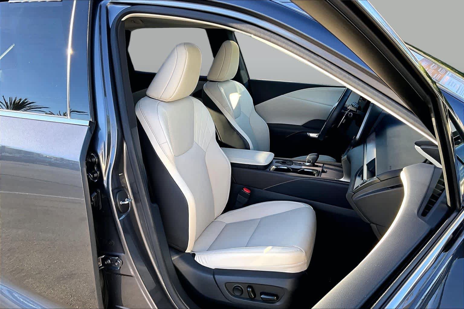 Certified 2024 Lexus RX 350 Premium w/ Accessory Package (Z1) FWD image 8