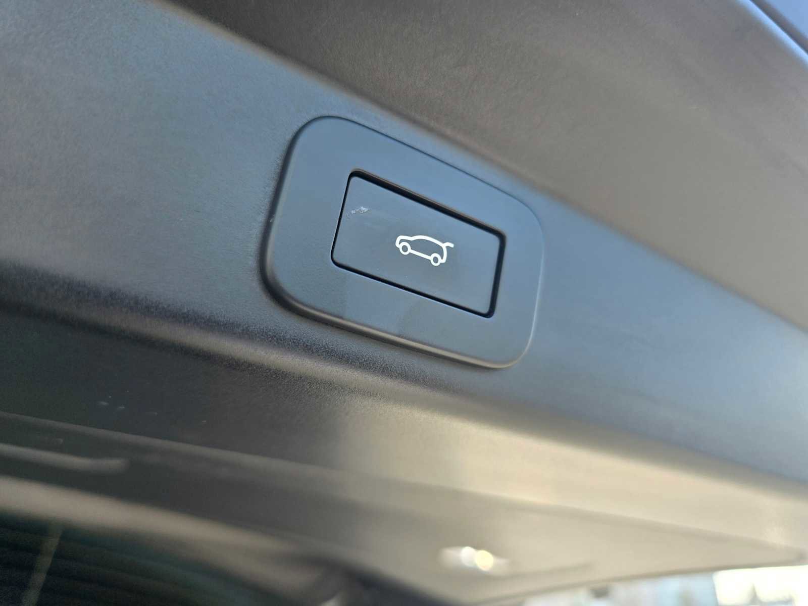 Used 2024 Land Rover Range Rover Sport SE image 18