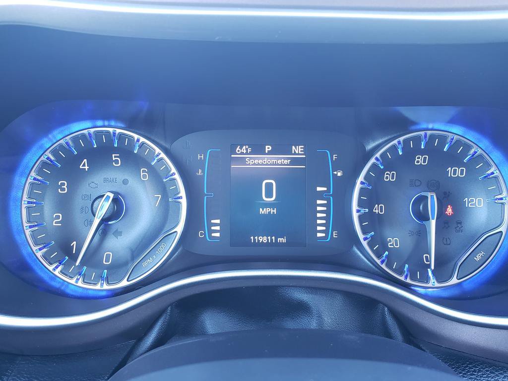 Used 2018 Chrysler Pacifica Touring-L FWD image 23