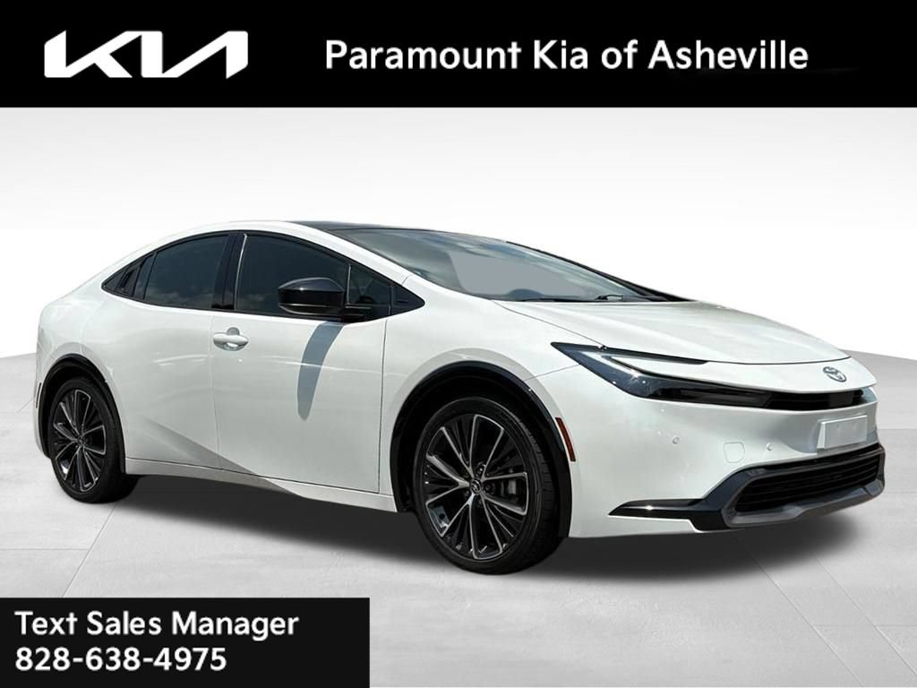 Used 2024 Toyota Prius XLE FWD image 1