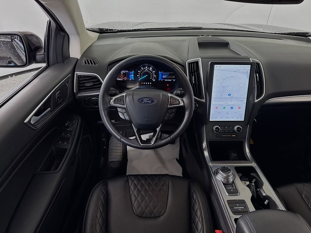 Certified 2024 Ford Edge Titanium image 3