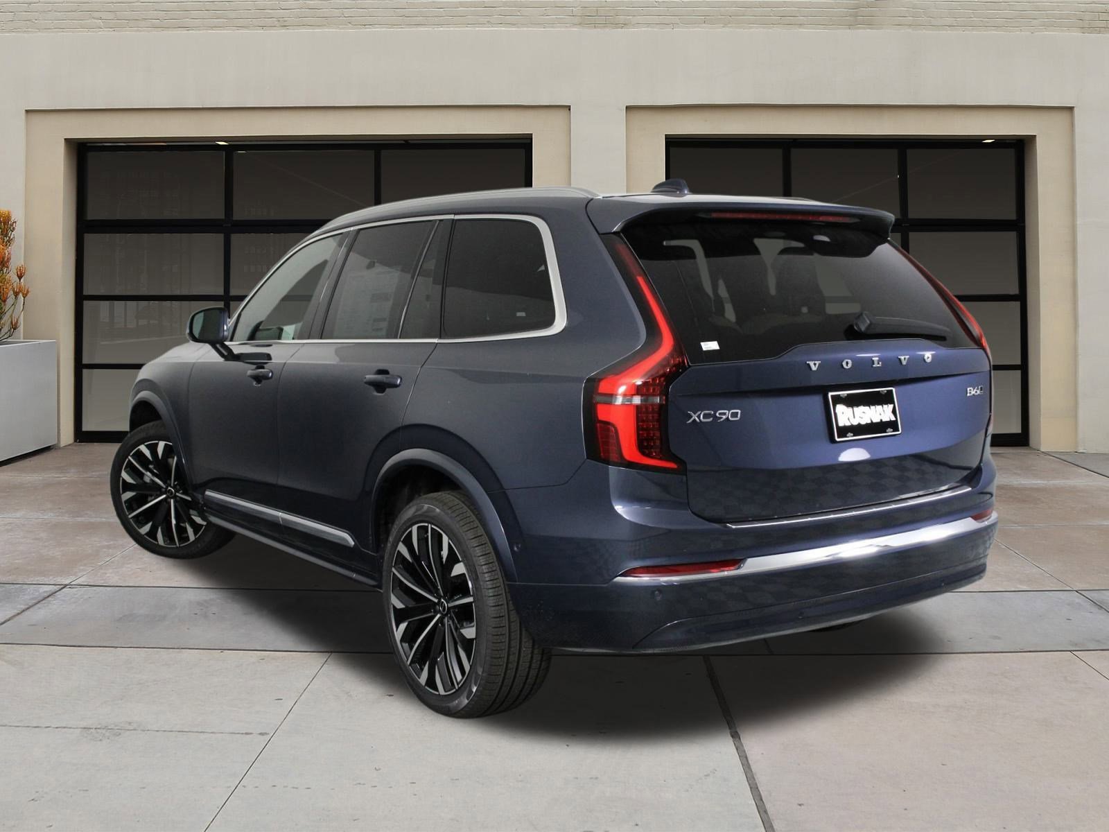 New 2026 Volvo XC90 B6 Plus w/ Protection Package Premier image 3