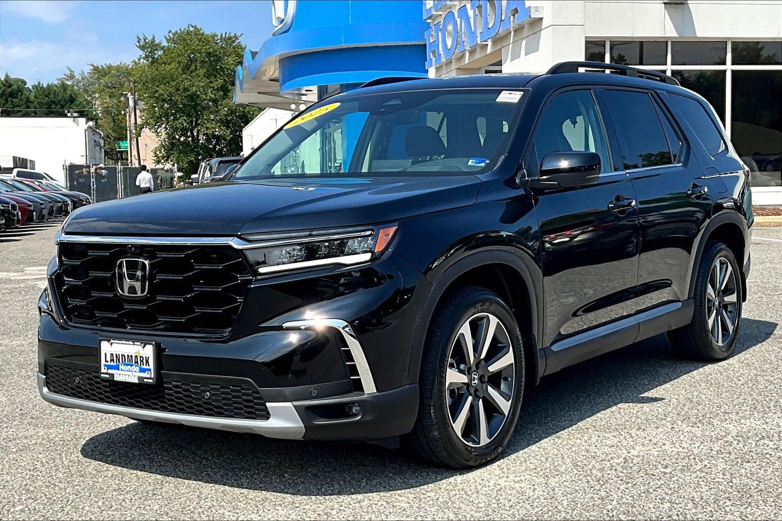 Used 2025 Honda Pilot Elite image 1