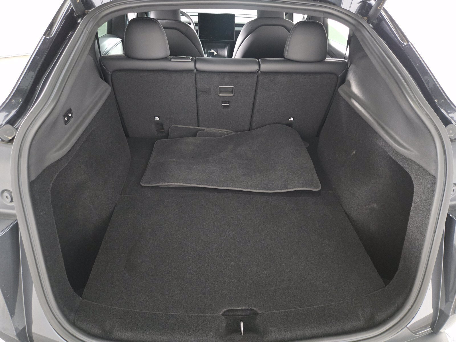 Used 2026 Tesla Model Y Long Range RWD image 17