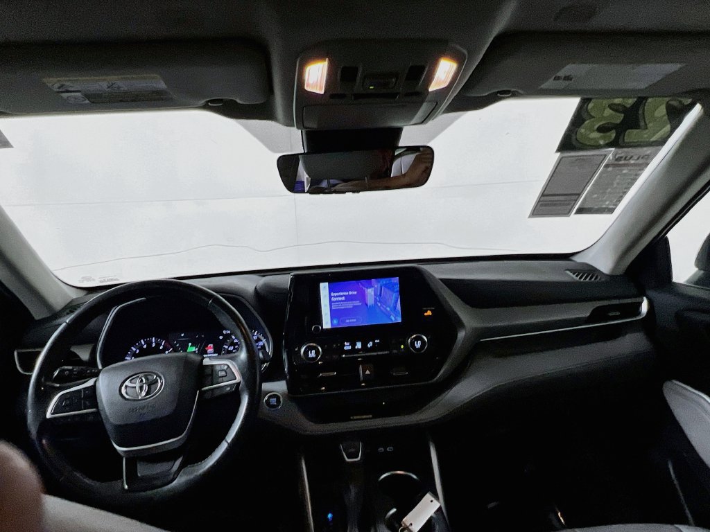 Used 2023 Toyota Highlander XLE FWD image 27