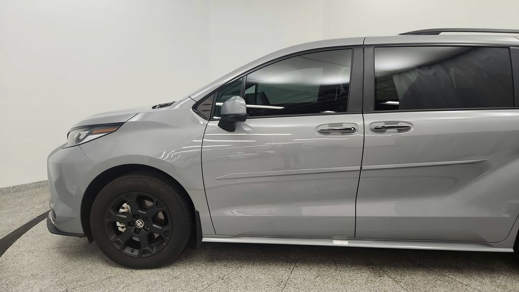 Used 2026 Toyota Sienna XLE Woodland Edition AWD/4WD image 12