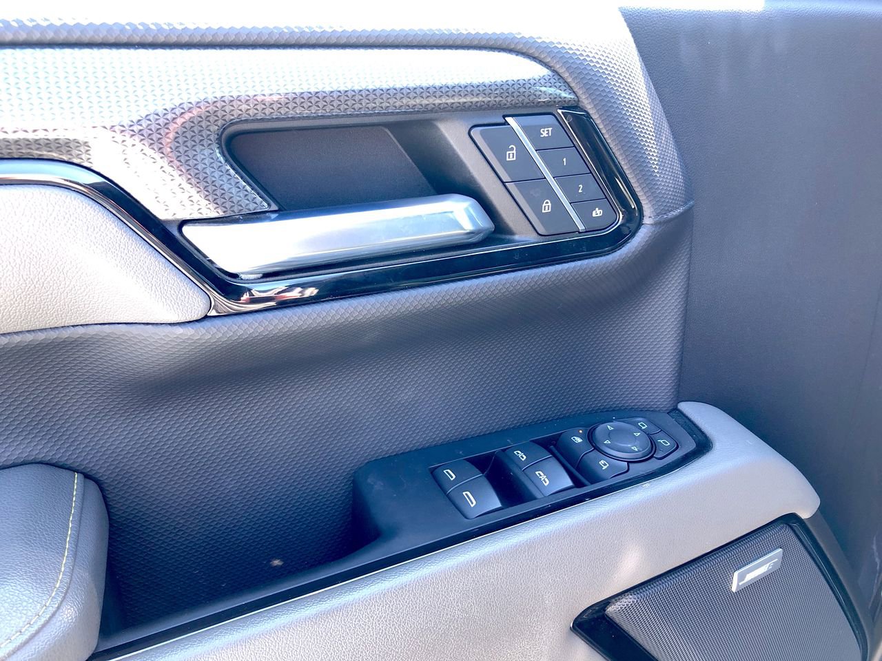 Used 2022 Chevrolet Silverado 1500 ZR2 image 12