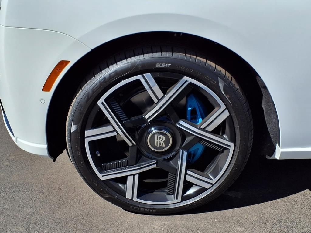 Used 2025 Rolls-Royce Cullinan Black Badge image 9