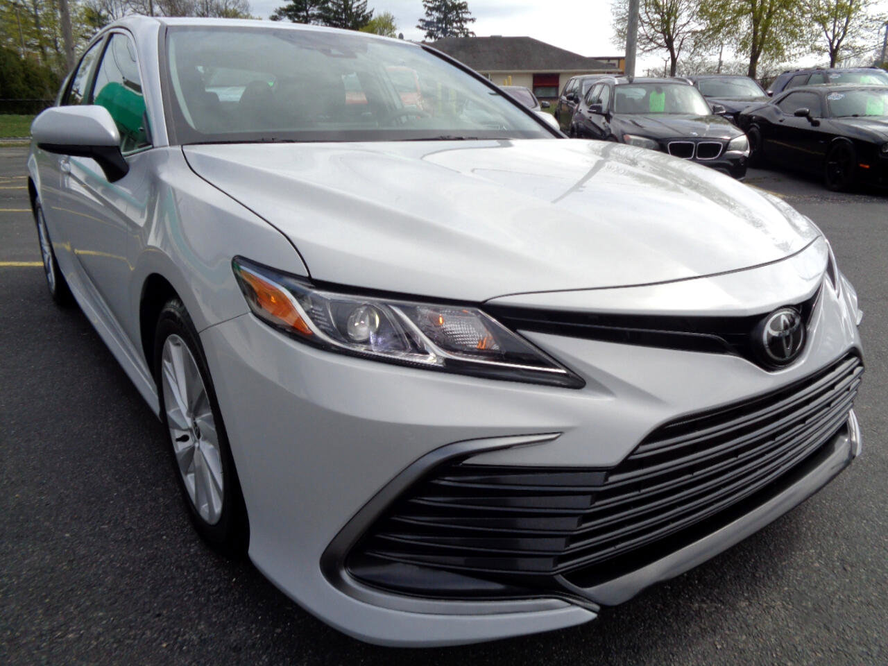 Used 2022 Toyota Camry LE image 12