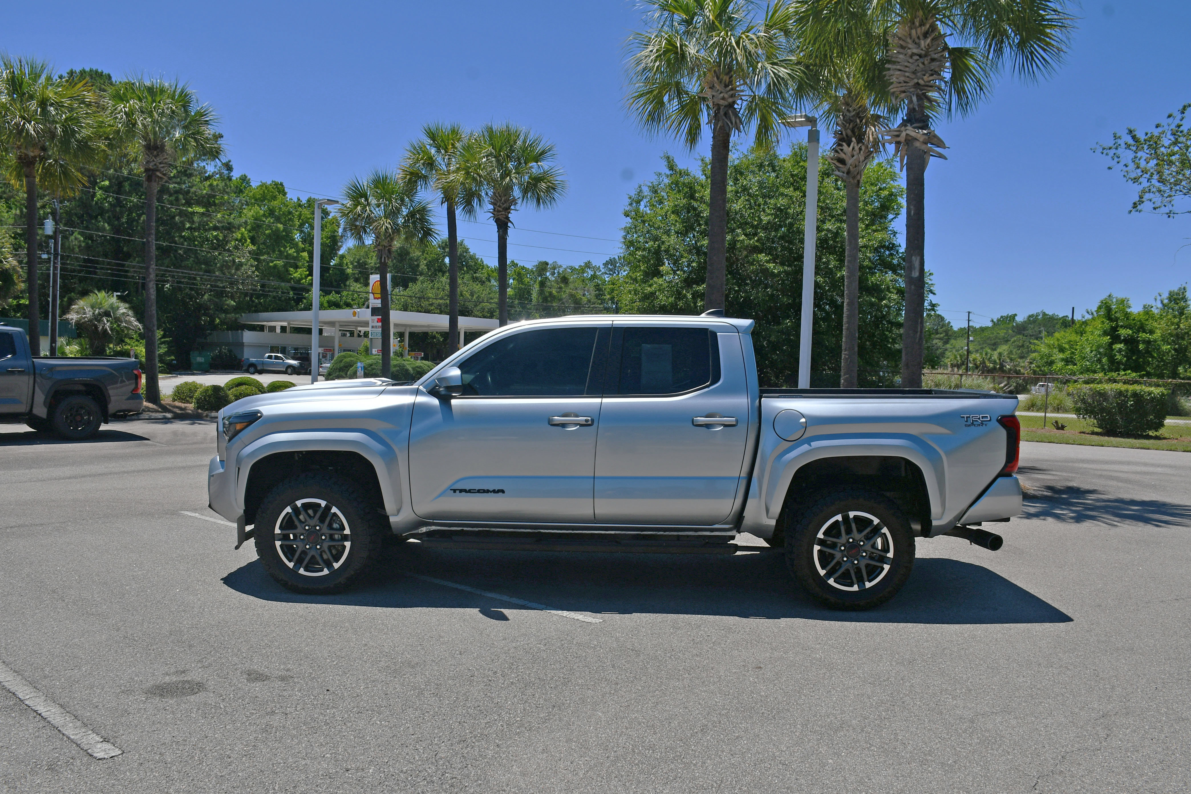 Certified 2025 Toyota Tacoma TRD Sport AWD/4WD image 5