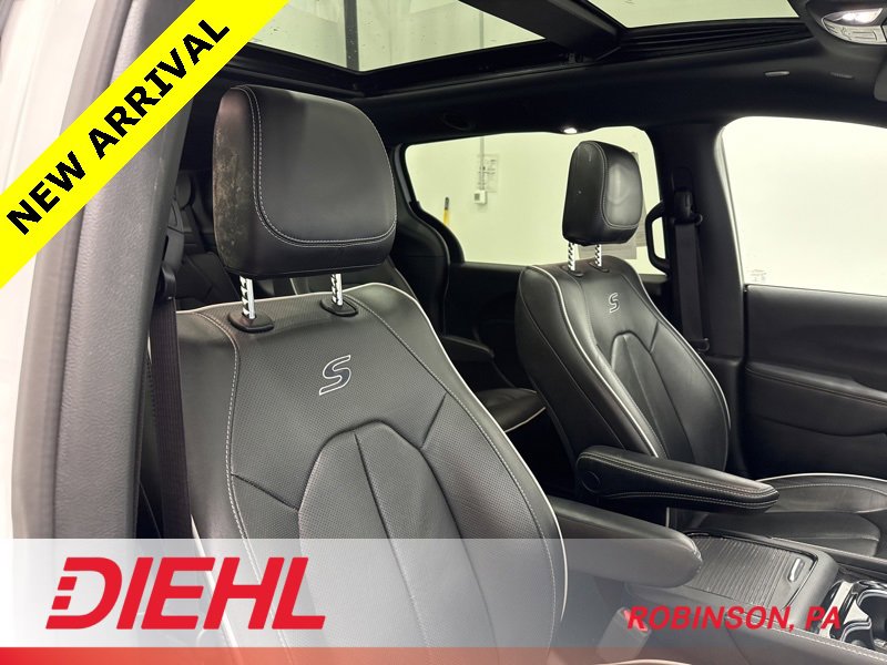 Used 2023 Chrysler Pacifica Limited w/ S Appearance Package image 14