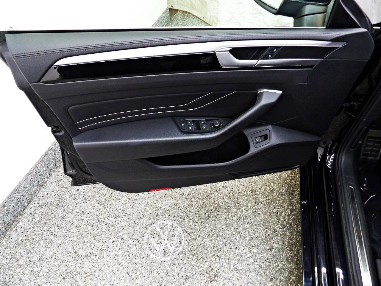 Used 2021 Volkswagen Arteon SE w/ Luggage Net & Mats Package FWD image 7