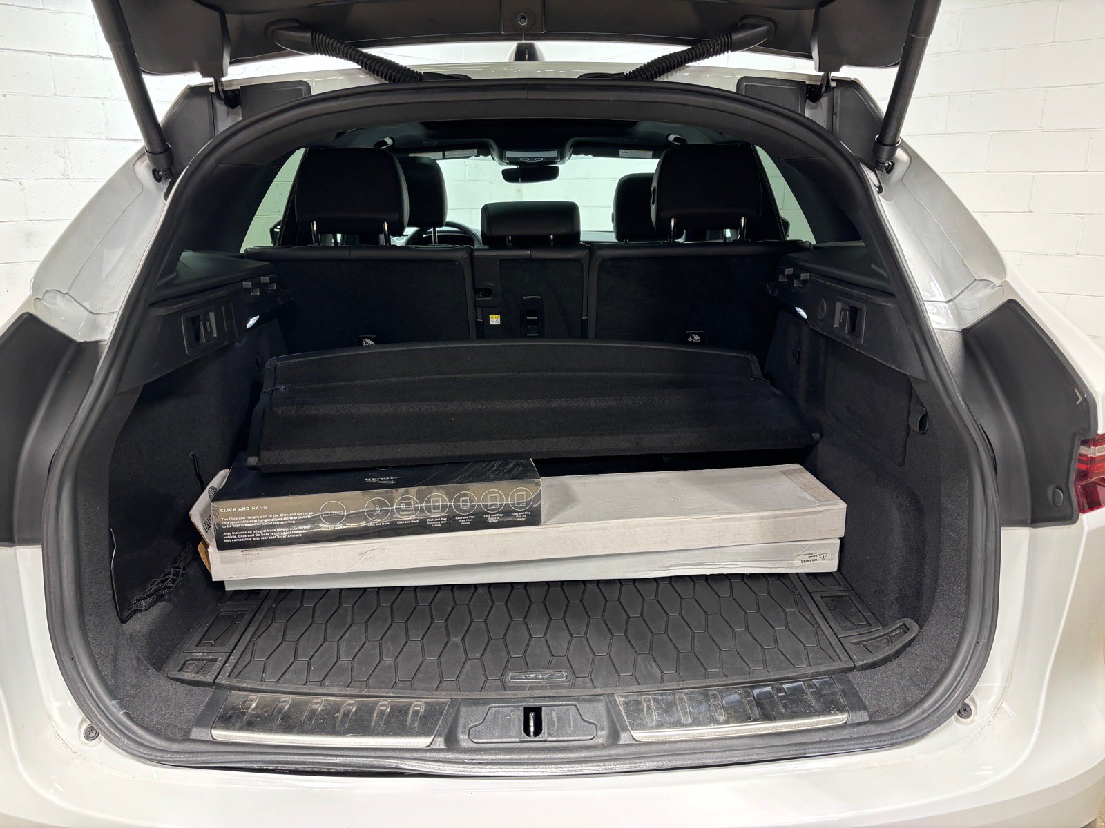 Used 2023 Jaguar F-PACE S AWD/4WD image 43