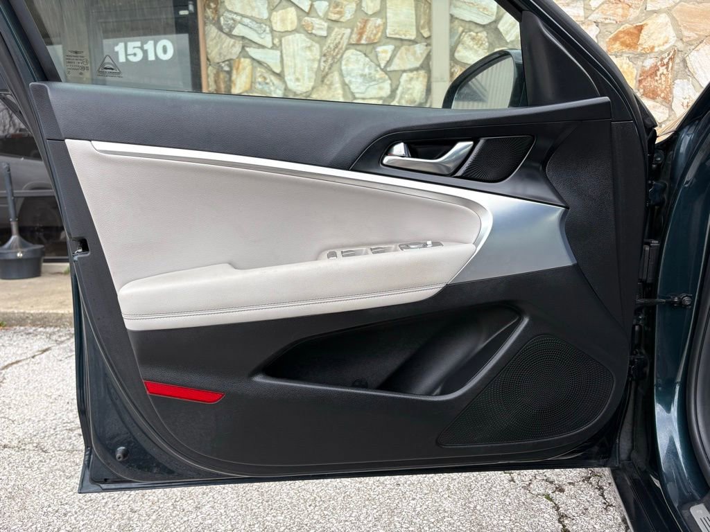 Used 2023 Genesis G70 2.0T image 19