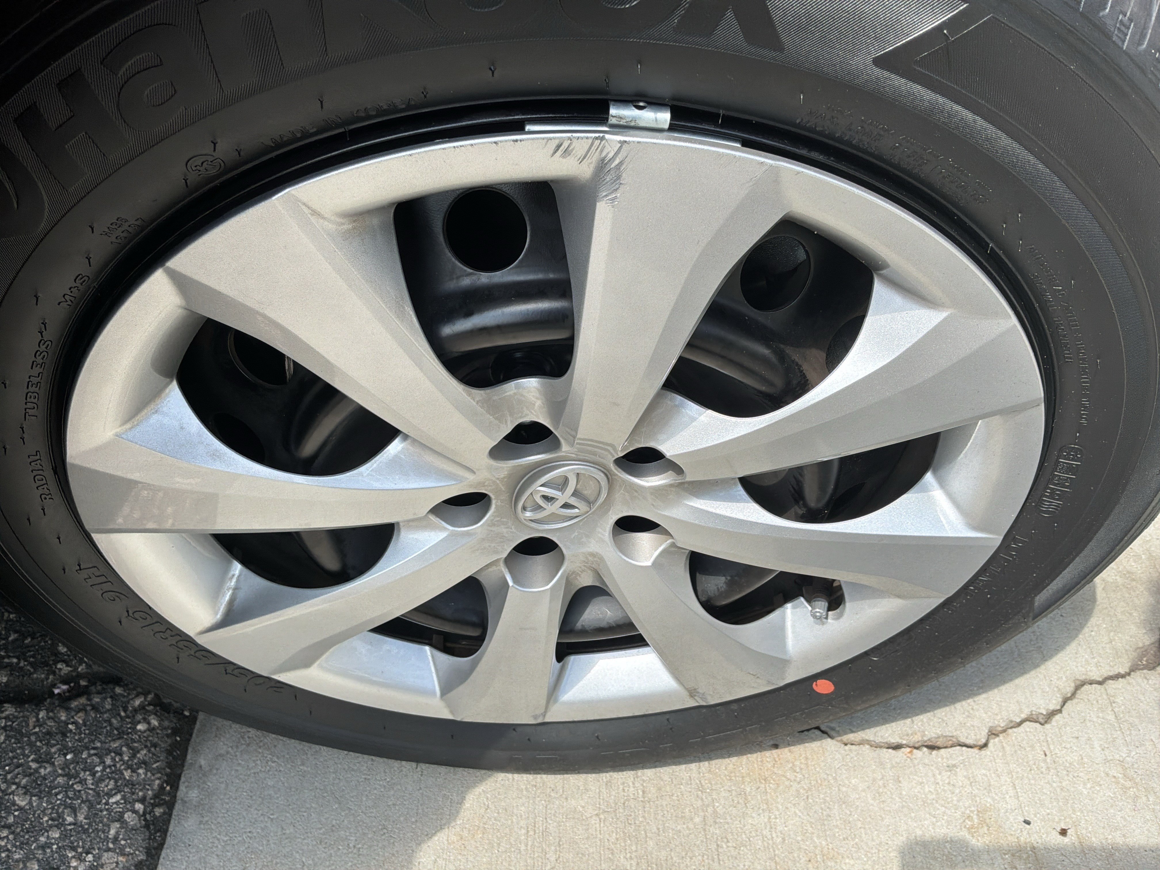 Used 2026 Toyota Corolla LE FWD image 13