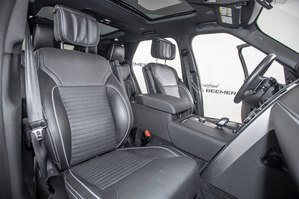 Used 2023 Land Rover Discovery HSE R-Dynamic AWD/4WD image 17
