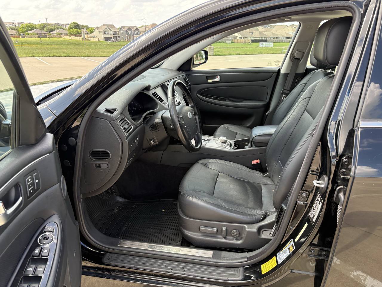 Used 2012 Hyundai Genesis 3.8 w/ Premium Pkg RWD image 9
