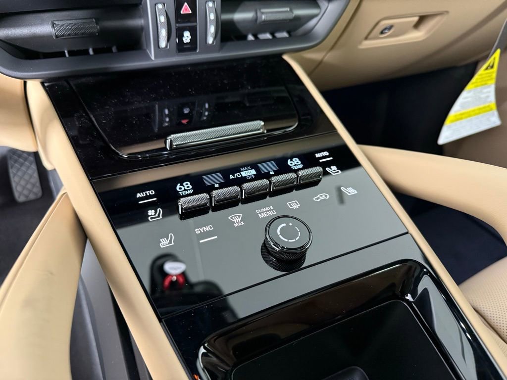 Certified 2025 Porsche Cayenne Coupe image 33