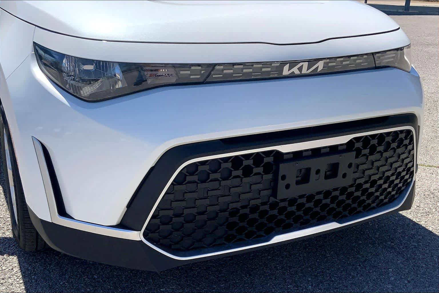 Used 2025 Kia Soul LX w/ LX Technology Package FWD image 30