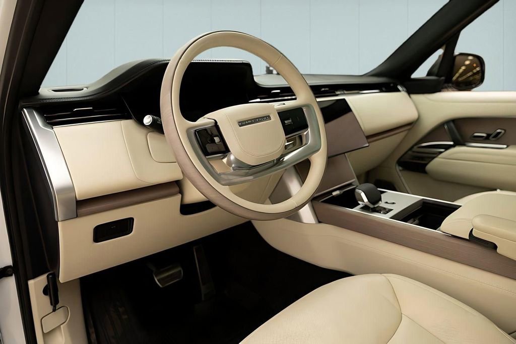 Used 2025 Land Rover Range Rover Autobiography image 24