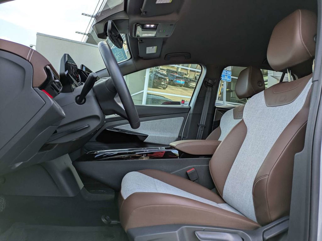 Certified 2023 Volkswagen ID.4 Pro image 2